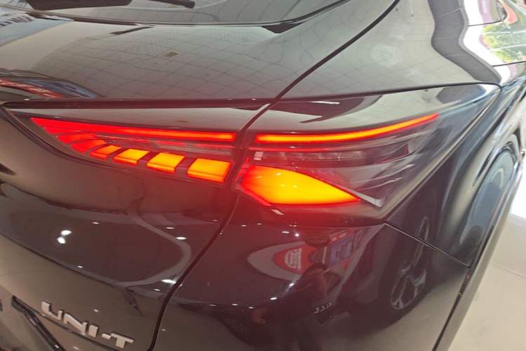 Used CHANGAN UNI-T 2022 1.5T Sport Edition Flagship Version Right Rear Taillight