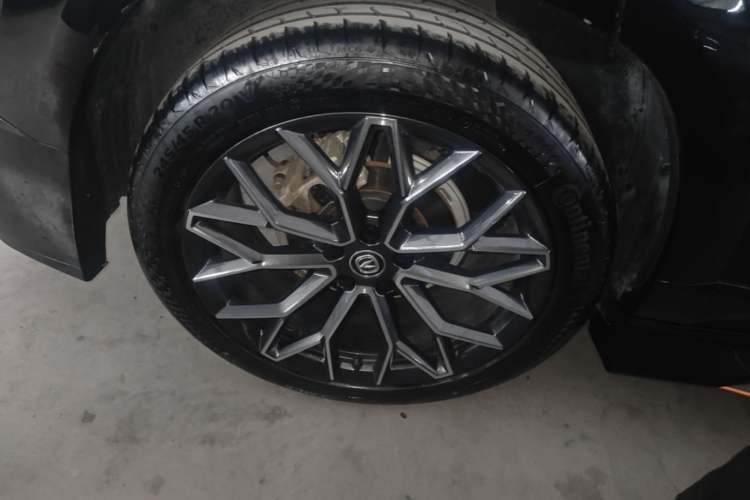 Used CHANGAN UNI-T 2022 1.5T Sport Edition Premium Version Right Rear Wheel Hub
