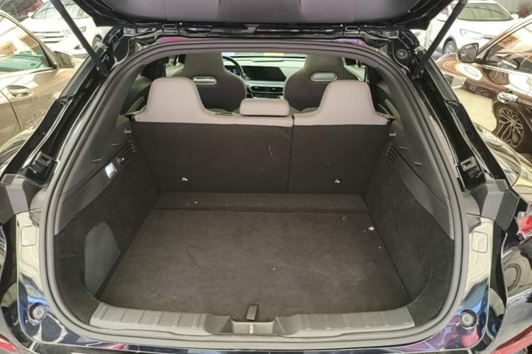 Used CHANGAN UNI-T 2022 1.5T Prestige Version Trunk