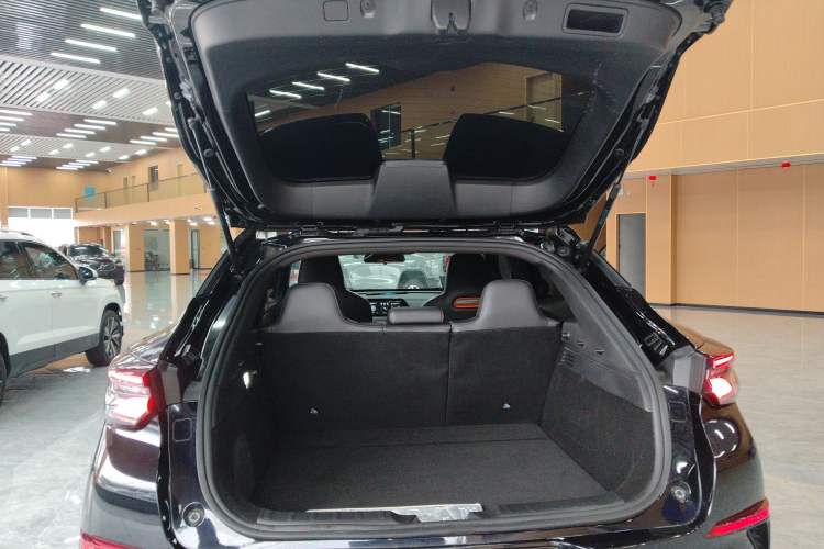 Used CHANGAN UNI-T 2022 1.5T Sport Edition Premium Version Trunk