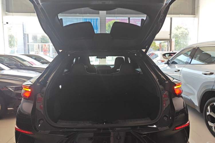 Used CHANGAN UNI-T 2022 1.5T Sport Edition Flagship Version Trunk