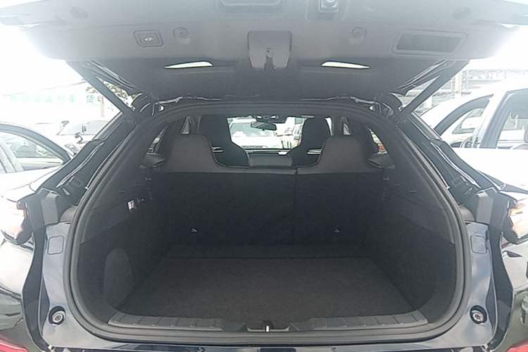 Used CHANGAN UNI-T 2022 1.5T Flagship Edition Trunk