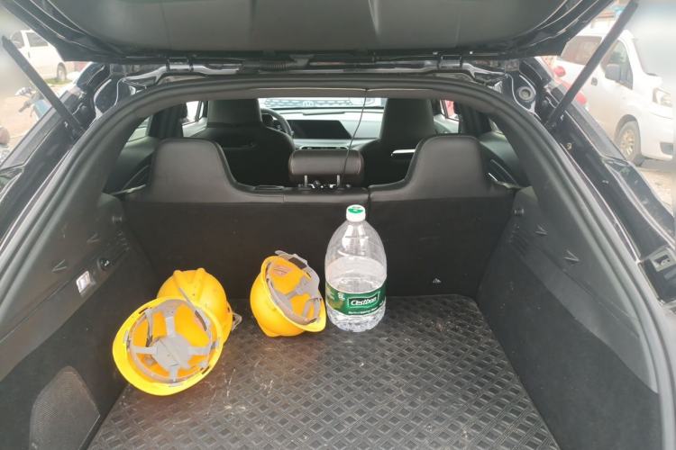 Used CHANGAN UNI-T 2022 1.5T Prestige Version Trunk