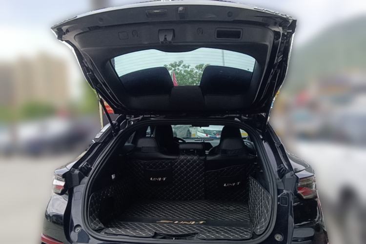 Used CHANGAN UNI-T 2022 1.5T Prestige Version Trunk