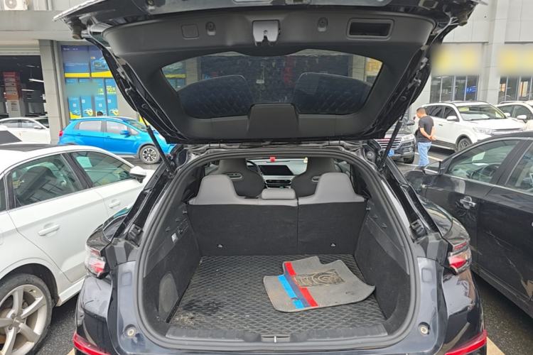 Used CHANGAN UNI-T 2022 1.5T Prestige Version Trunk
