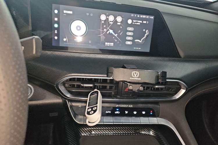 Used CHANGAN UNI-T 2022 2.0T Prestige Version Audio And AC Panel