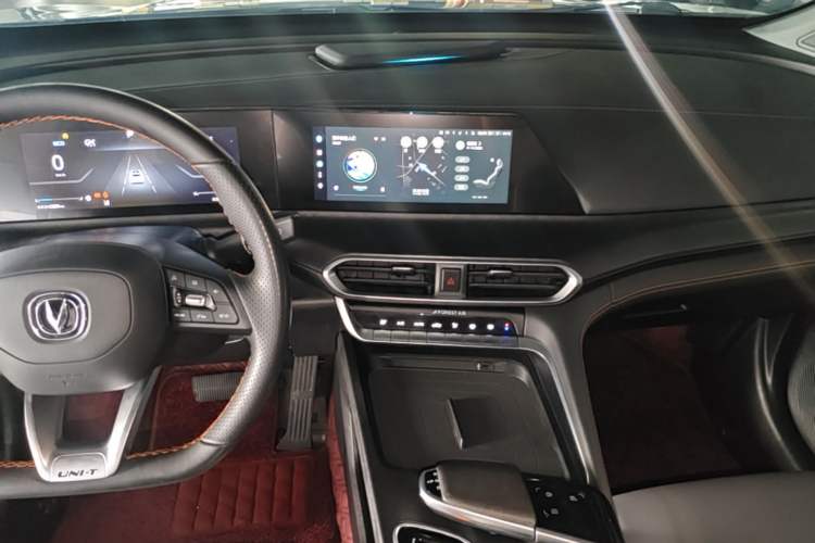 Used CHANGAN UNI-T 2022 1.5T Prestige Version Audio And AC Panel