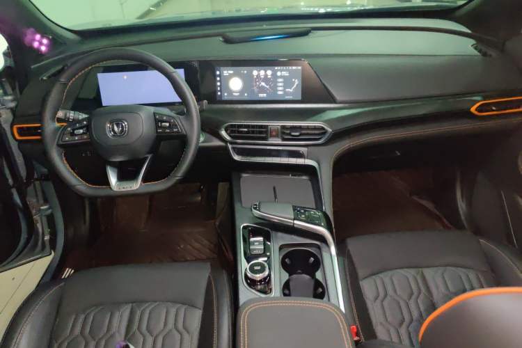 Used CHANGAN UNI-T 2022 1.5T Luxury Edition Center Console