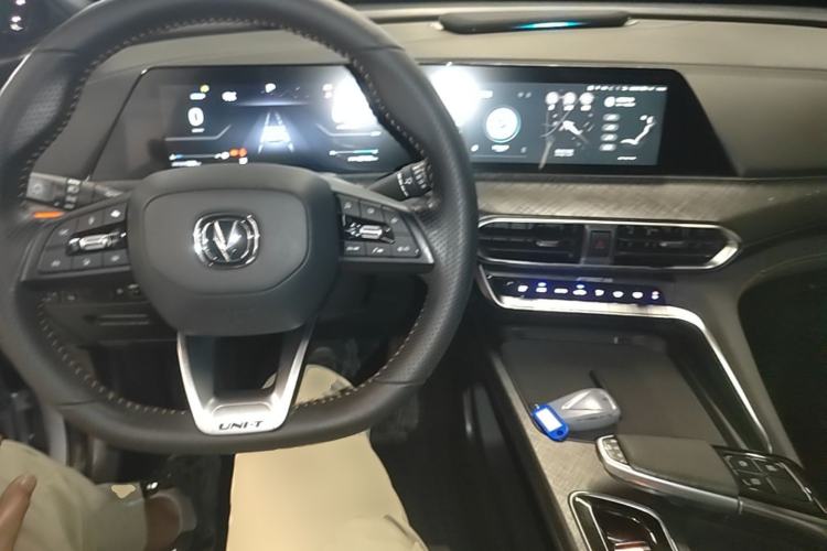Used CHANGAN UNI-T 2022 2.0T Prestige Version Center Console