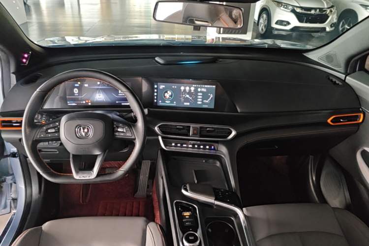 Used CHANGAN UNI-T 2022 1.5T Prestige Version Center Console
