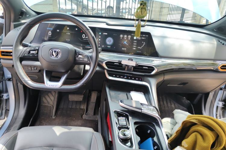 Used CHANGAN UNI-T 2022 1.5T Flagship Edition Center Console