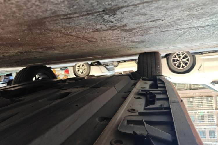Used CHANGAN UNI-T 2022 1.5T Prestige Version Chassis Front Right
