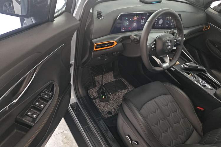 Used CHANGAN UNI-T 2022 2.0T Prestige Version Driver Seat