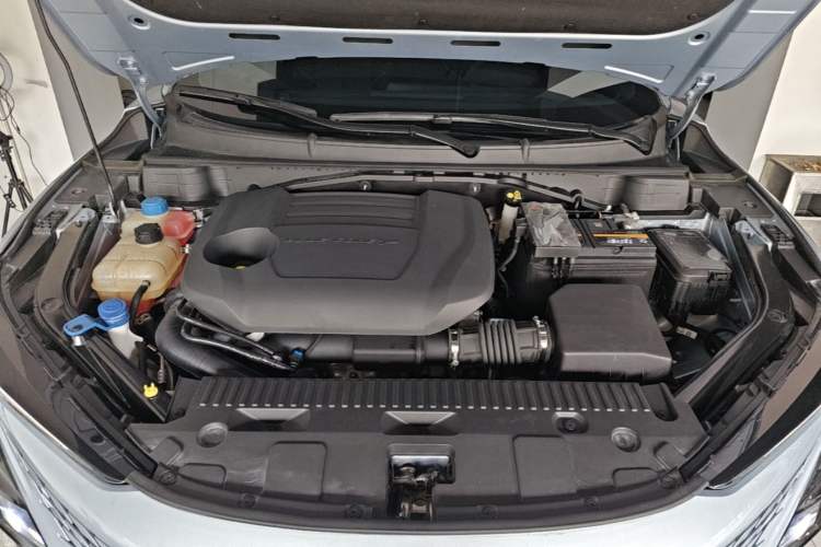 Used CHANGAN UNI-T 2022 2.0T Prestige Version Engine Bay