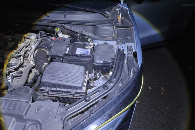 Used CHANGAN UNI-T 2022 1.5T Prestige Version Engine Bay Left
