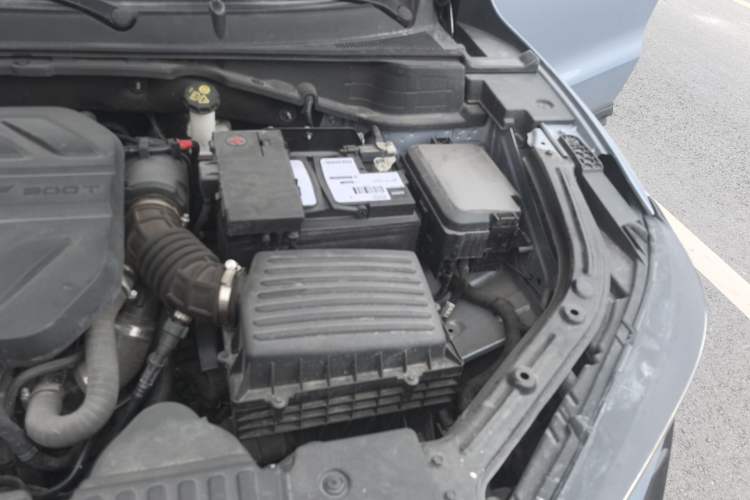 Used CHANGAN UNI-T 2022 1.5T Prestige Version Engine Bay Left