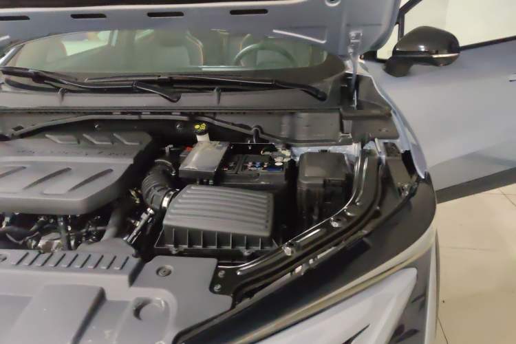 Used CHANGAN UNI-T 2022 1.5T Luxury Edition Engine Bay Left