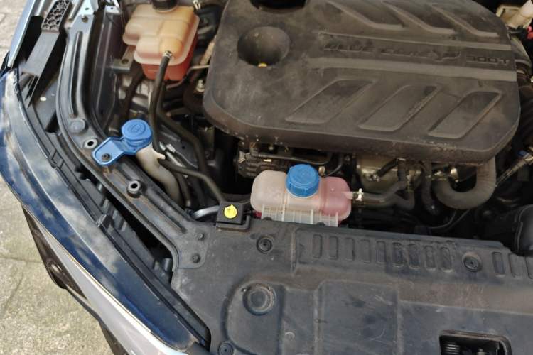 Used CHANGAN UNI-T 2022 1.5T Prestige Version Engine Bay Right