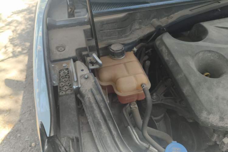 Used CHANGAN UNI-T 2022 1.5T Sport Edition Flagship Version Engine Bay Right