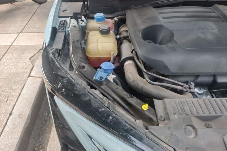 Used CHANGAN UNI-T 2022 2.0T Sport Edition Flagship Version Engine Bay Right