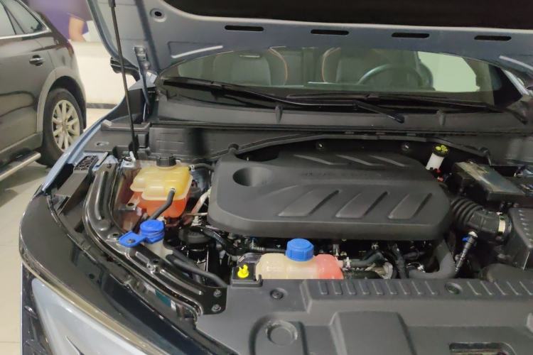 Used CHANGAN UNI-T 2022 1.5T Luxury Edition Engine Bay Right