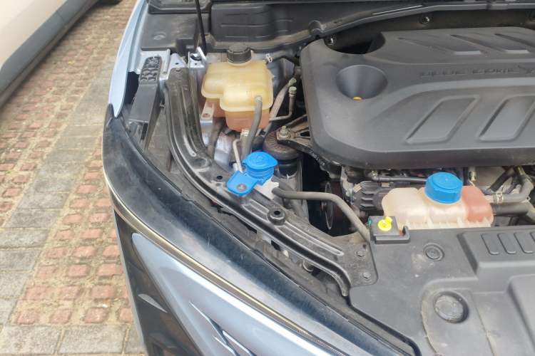 Used CHANGAN UNI-T 2022 1.5T Luxury Edition Engine Bay Right