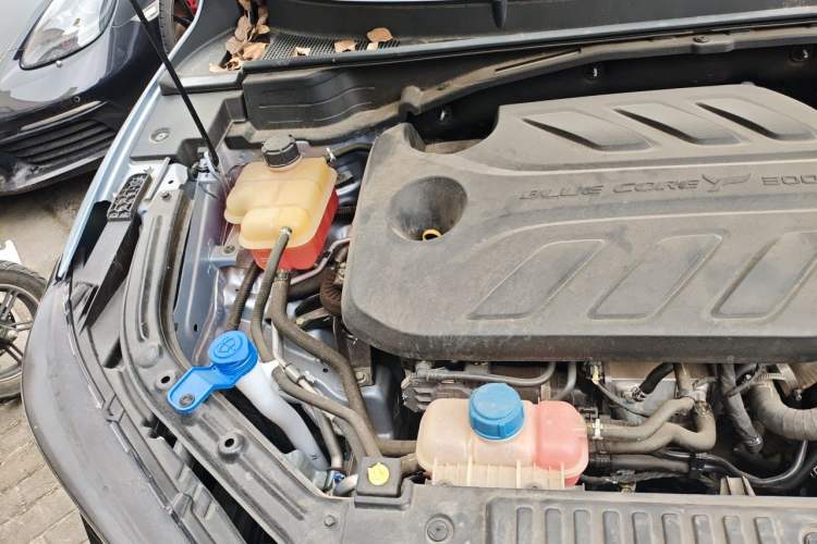 Used CHANGAN UNI-T 2022 1.5T Prestige Version Engine Bay Right