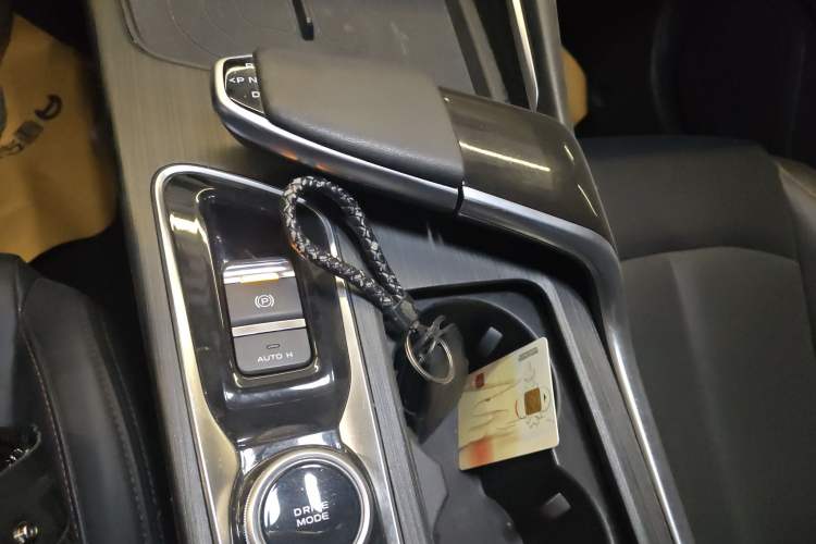Used CHANGAN UNI-T 2022 1.5T Excellence Model Gear Lever