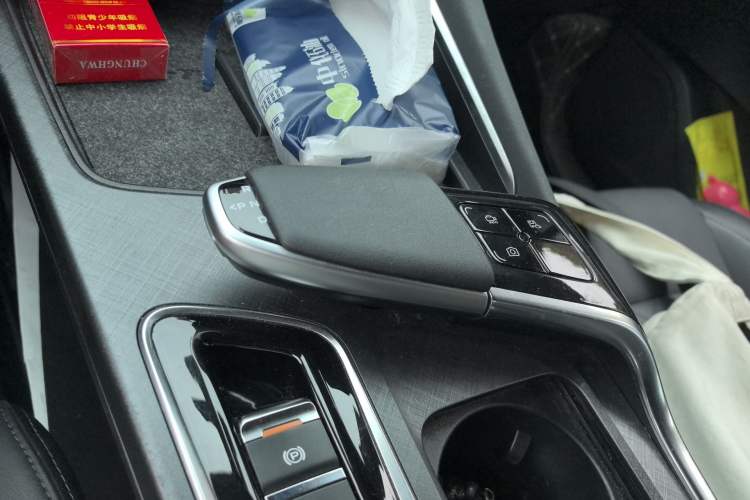 Used CHANGAN UNI-T 2022 1.5T Prestige Version Gear Lever