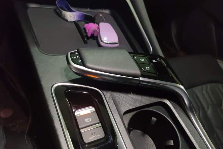 Used CHANGAN UNI-T 2022 1.5T Luxury Edition Gear Lever