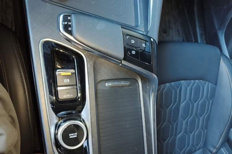 Used CHANGAN UNI-T 2022 2.0T Prestige Version Gear Lever