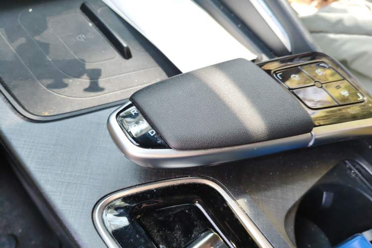 Used CHANGAN UNI-T 2022 1.5T Flagship Edition Gear Lever