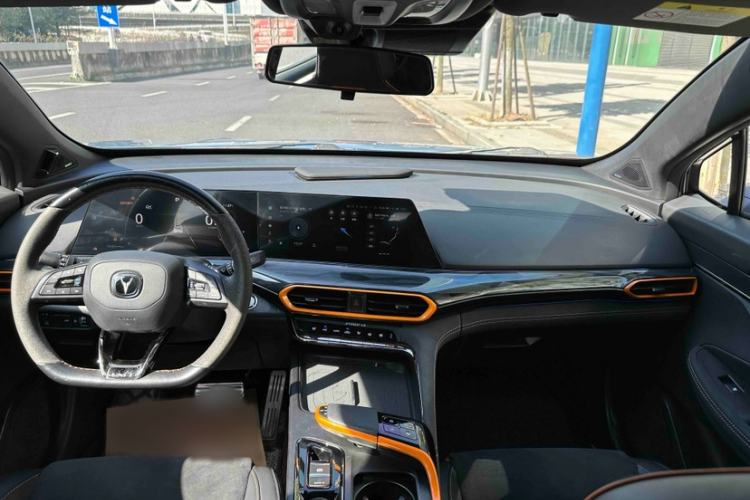 Used CHANGAN UNI-T 2022 1.5T Sport Edition Flagship Version Interior 1