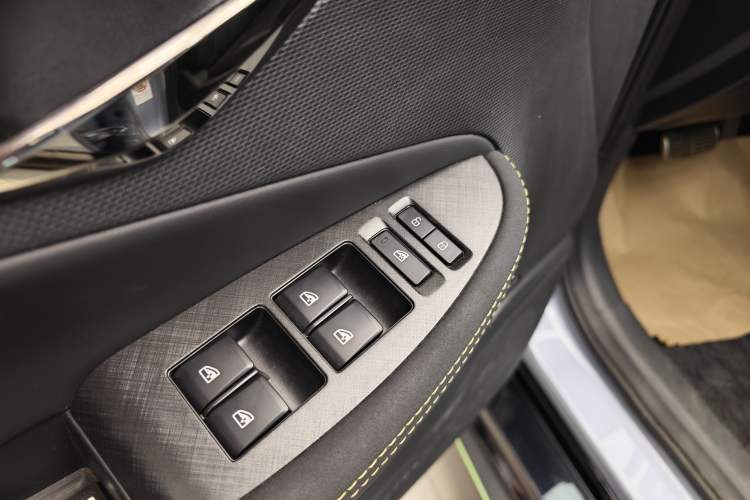 Used CHANGAN UNI-T 2022 1.5T Sport Edition Flagship Version Interior 14