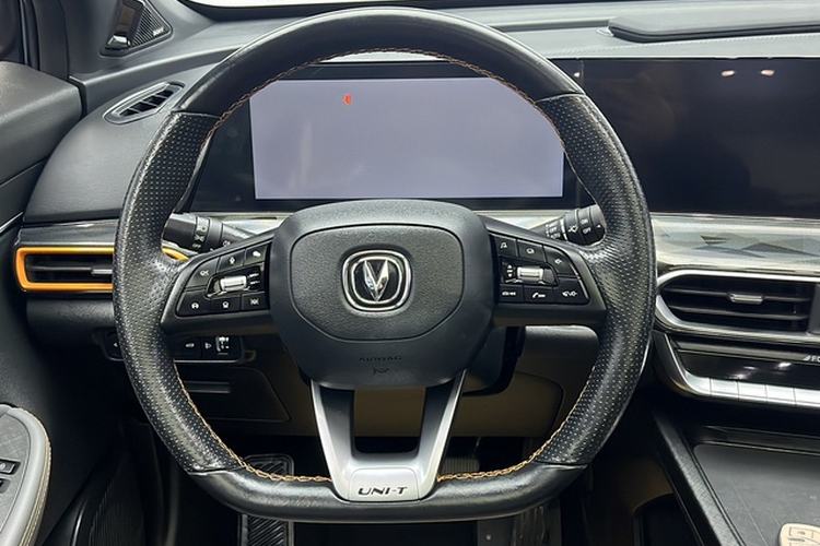 Used CHANGAN UNI-T 2022 1.5T Flagship Edition Interior 3