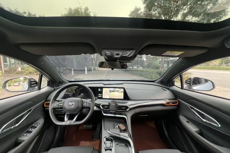 Used CHANGAN UNI-T 2022 1.5T Flagship Edition Interior 4