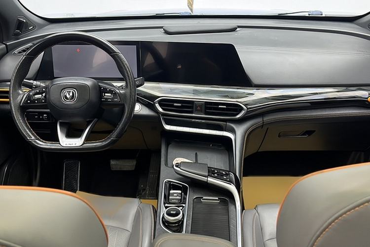 Used CHANGAN UNI-T 2022 1.5T Flagship Edition Interior 4