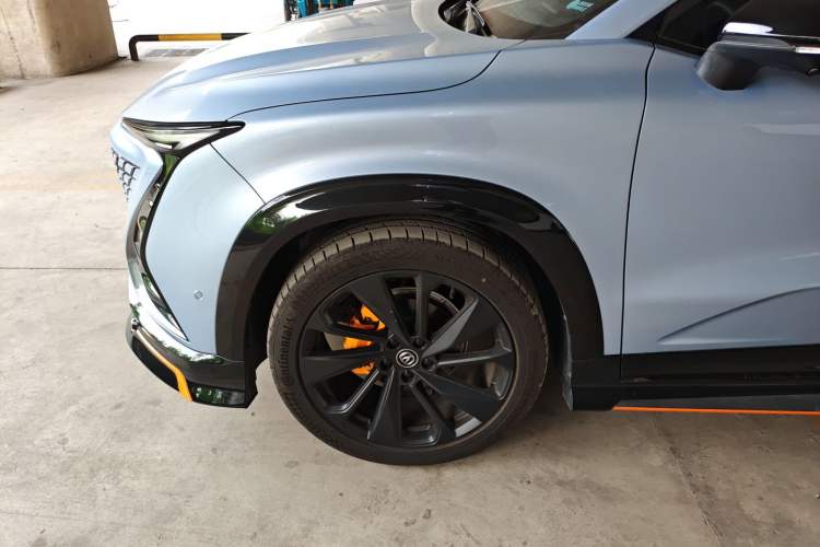 Used CHANGAN UNI-T 2022 1.5T Sport Edition Flagship Version Left Front Wheel Hub