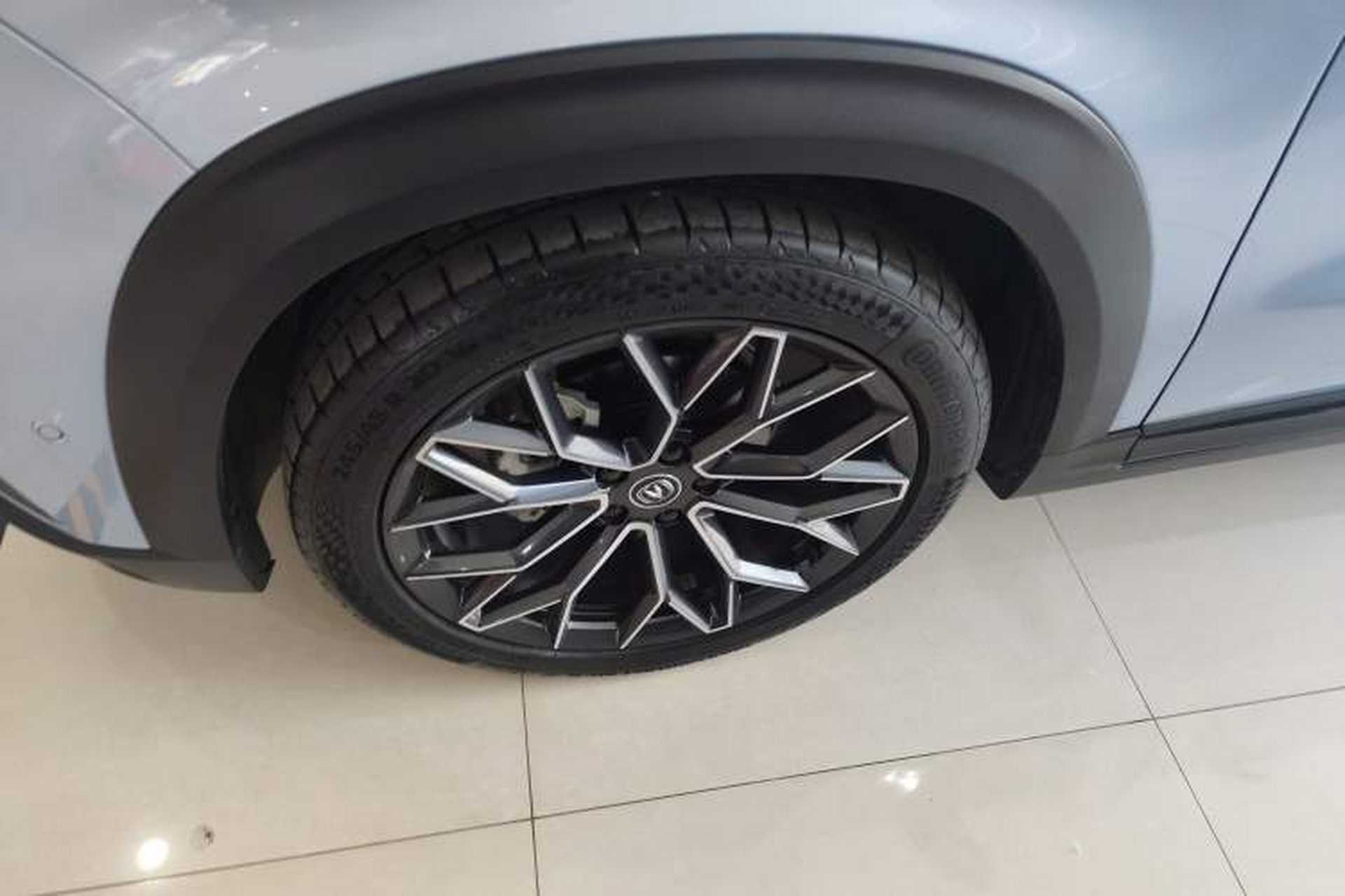 Used CHANGAN UNI-T 2022 1.5T Flagship Edition Left Front Wheel Hub