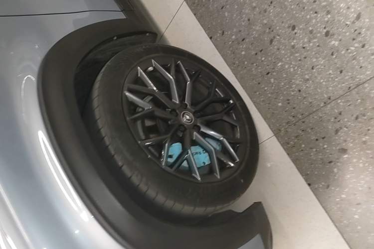 Used CHANGAN UNI-T 2022 2.0T Prestige Version Left Front Wheel Hub