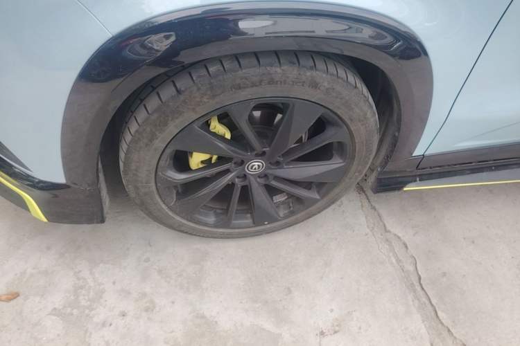 Used CHANGAN UNI-T 2022 2.0T Sport Edition Flagship Version Left Front Wheel Hub