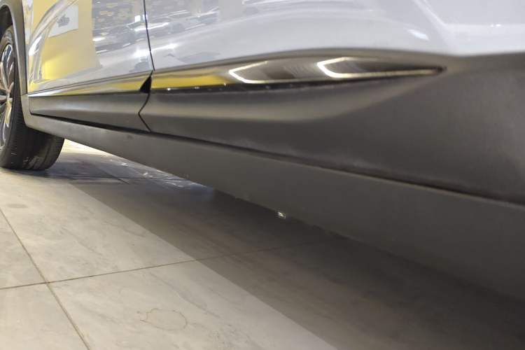 Used CHANGAN UNI-T 2022 1.5T Excellence Model Left Side Sill