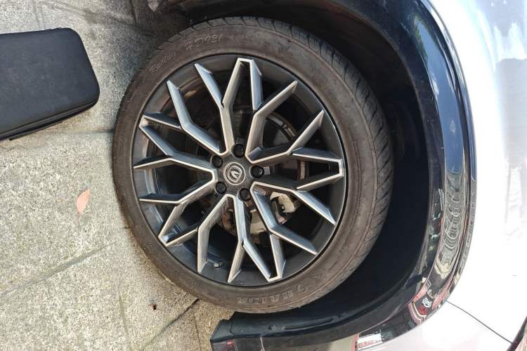 Used CHANGAN UNI-T 2022 1.5T Prestige Version Right Front Wheel Hub