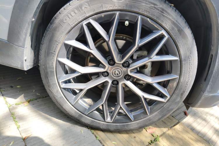 Used CHANGAN UNI-T 2022 1.5T Flagship Edition Right Front Wheel Hub