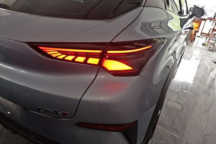 Used CHANGAN UNI-T 2022 2.0T Prestige Version Right Rear Taillight