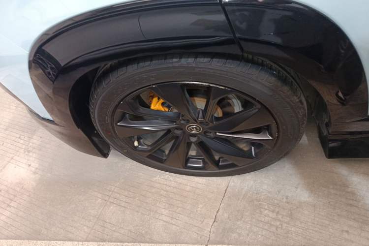 Used CHANGAN UNI-T 2022 2.0T Sport Edition Flagship Version Right Rear Wheel Hub