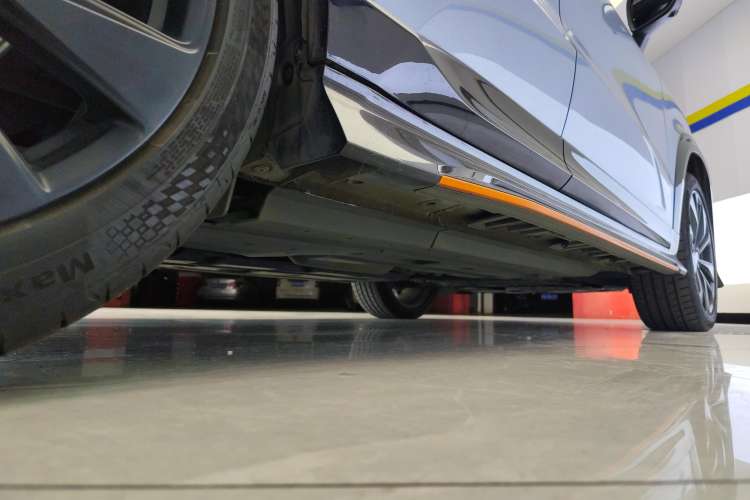 Used CHANGAN UNI-T 2022 1.5T Sport Edition Premium Version Right Side Sill