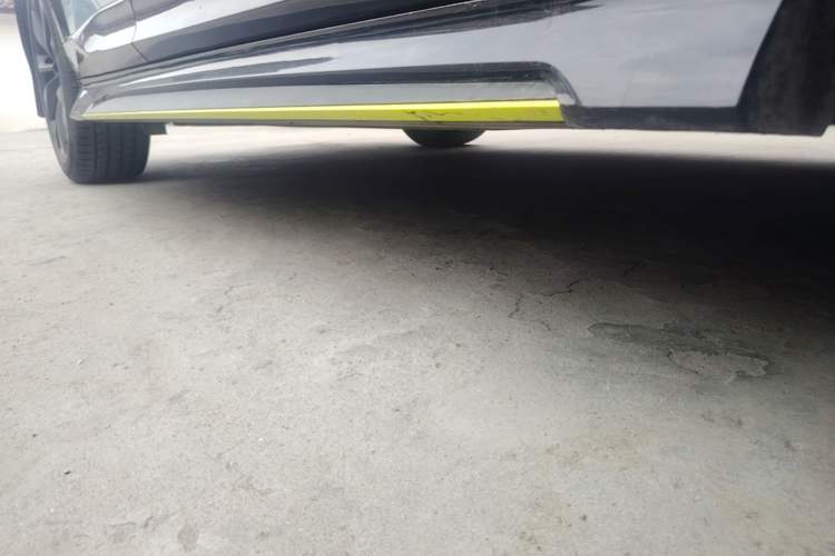 Used CHANGAN UNI-T 2022 2.0T Sport Edition Flagship Version Right Side Sill