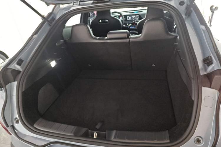 Used CHANGAN UNI-T 2022 2.0T Prestige Version Trunk