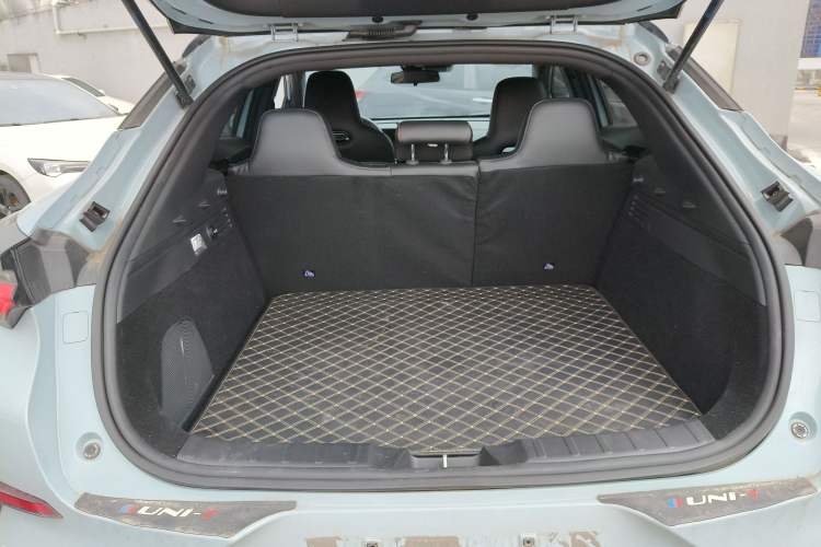 Used CHANGAN UNI-T 2022 2.0T Prestige Version Trunk